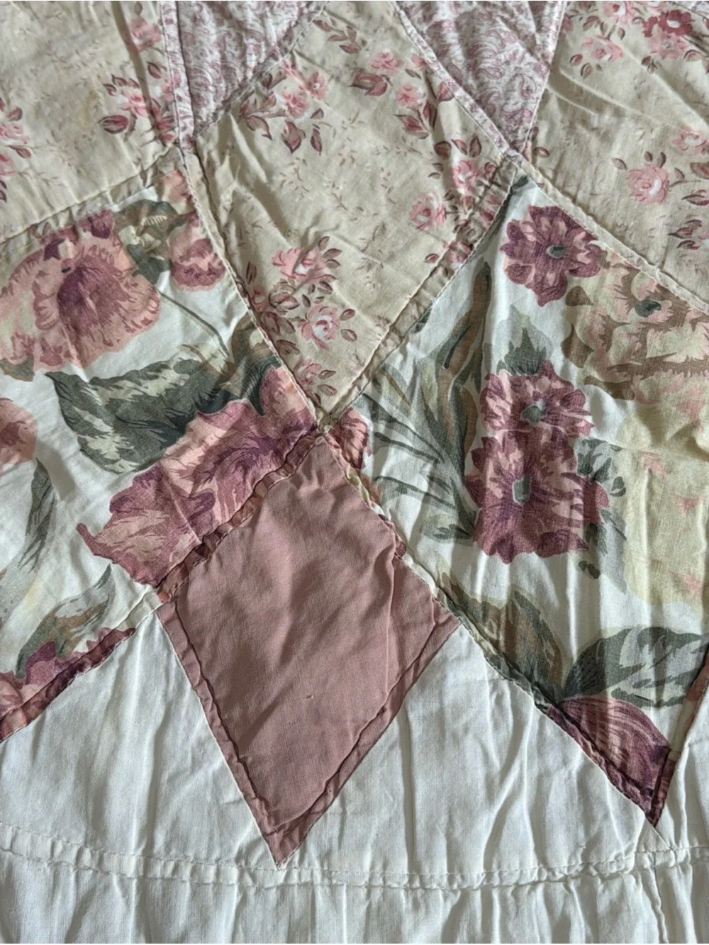 VTG Y2K Lovely Handcrafted Giant Pink Dahlia Medallion Patchwork Quilt 79x77”